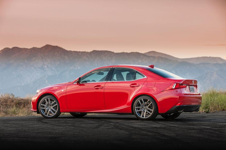  Lexus IS200t F-Sport 2015 года  (фото 34 из 52)